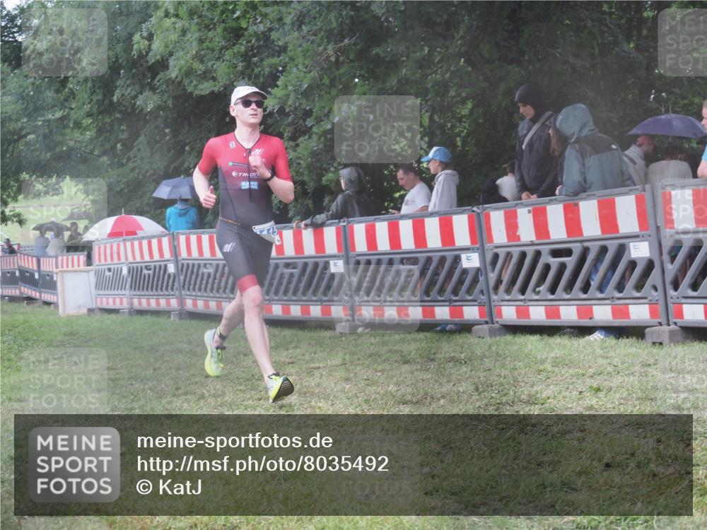 21.06.2025 - 27. Vierlanden-Triathlon KatJ http://msf.ph/oto/8035492 15.06.2025 13:51:46 Ziel 729, 1115, 1154 meine-sportfotos.de