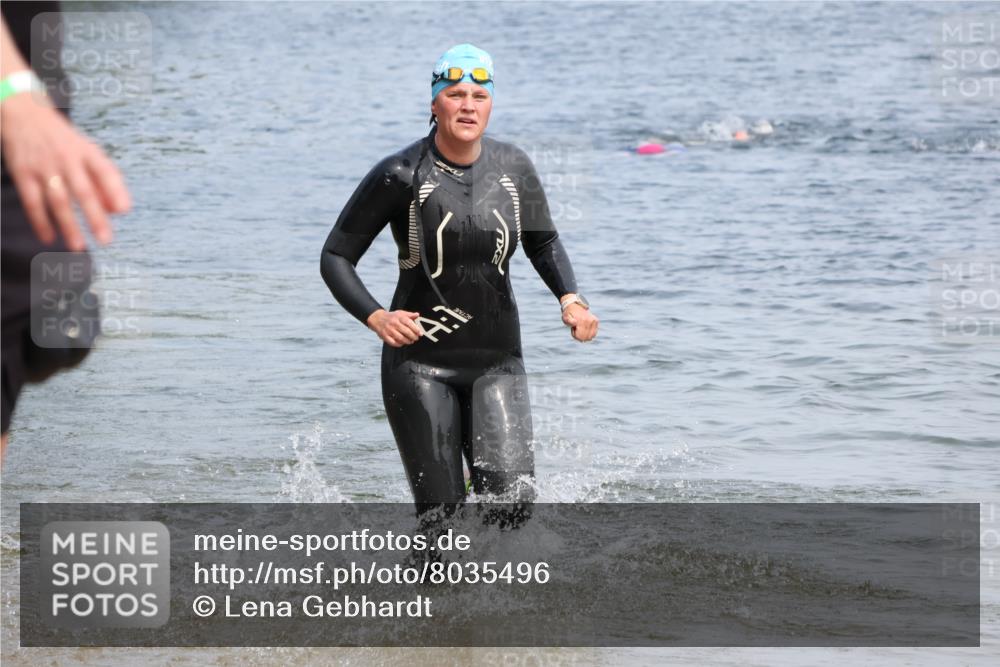 21.06.2025 - 27. Vierlanden-Triathlon Lena Gebhardt http://msf.ph/oto/8035496 15.06.2025 11:23:14 Schwimmen 980 meine-sportfotos.de