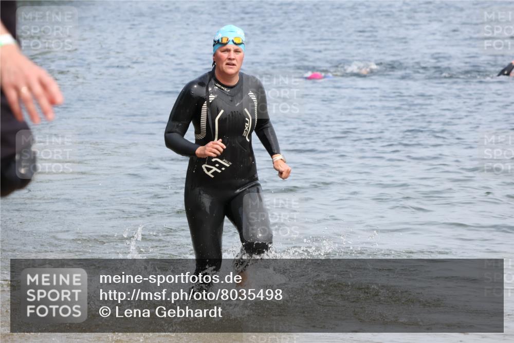 21.06.2025 - 27. Vierlanden-Triathlon Lena Gebhardt http://msf.ph/oto/8035498 15.06.2025 11:23:14 Schwimmen 980 meine-sportfotos.de
