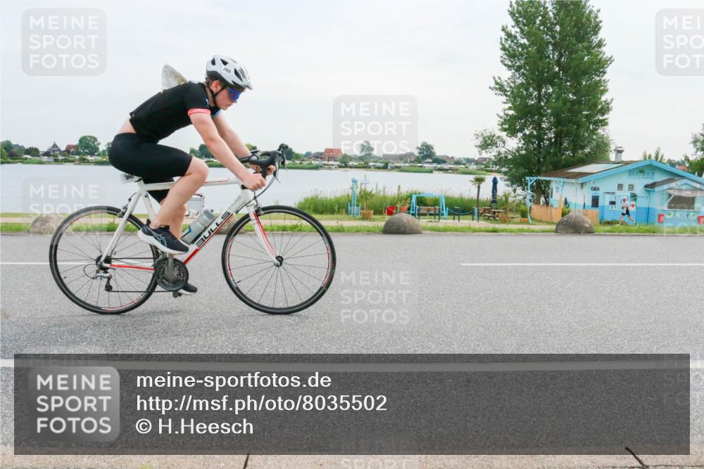 15.06.2025 - 27. Vierlanden-Triathlon H.Heesch http://msf.ph/oto/8035502 15.06.2025 10:45:08 Radfahren 233, 345, 360, 439, 456, 458 meine-sportfotos.de
