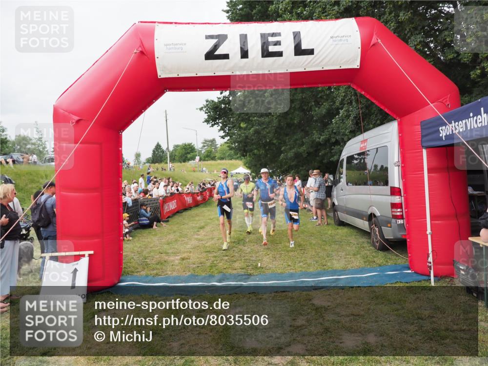21.06.2025 - 27. Vierlanden-Triathlon MichiJ http://msf.ph/oto/8035506 15.06.2026 13:00:32 Ziel 94, 1044, 1046, 1047, 1048 meine-sportfotos.de