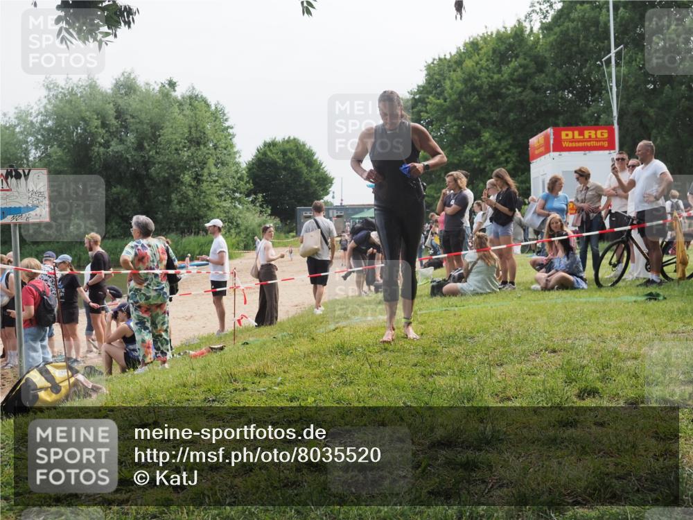 21.06.2025 - 27. Vierlanden-Triathlon KatJ http://msf.ph/oto/8035520 15.06.2025 11:20:17 Schwimmen 880, 930, 940, 976 meine-sportfotos.de