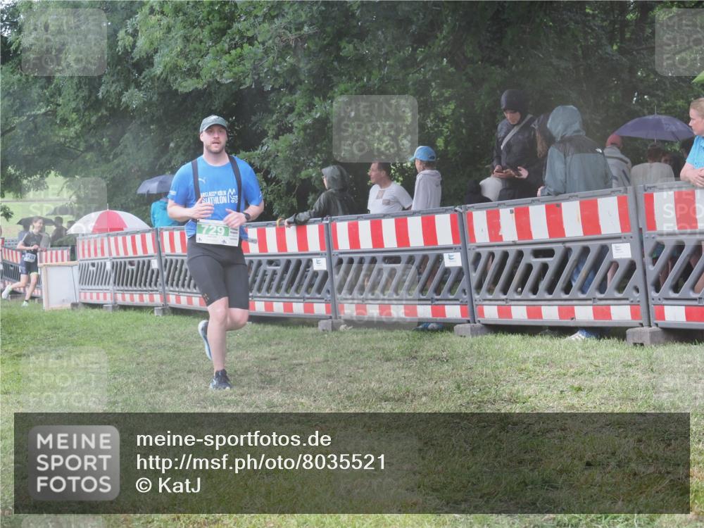21.06.2025 - 27. Vierlanden-Triathlon KatJ http://msf.ph/oto/8035521 15.06.2025 13:51:54 Ziel 729, 1154 meine-sportfotos.de