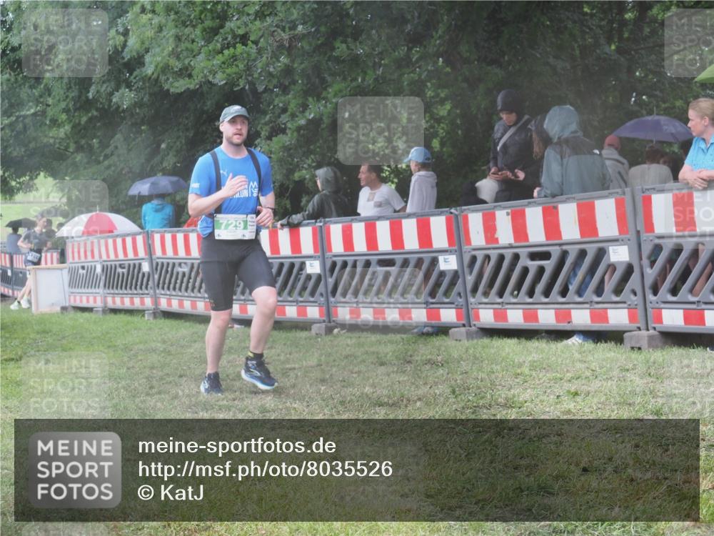 21.06.2025 - 27. Vierlanden-Triathlon KatJ http://msf.ph/oto/8035526 15.06.2025 13:51:55 Ziel 729, 1154 meine-sportfotos.de