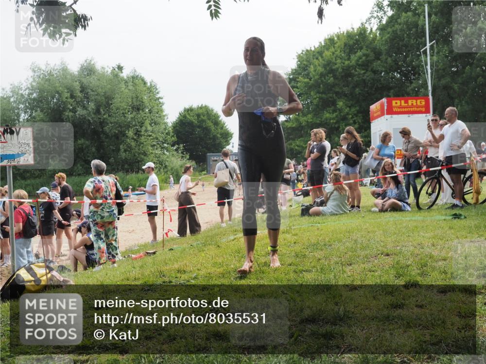 21.06.2025 - 27. Vierlanden-Triathlon KatJ http://msf.ph/oto/8035531 15.06.2025 11:20:17 Schwimmen 880, 930, 940, 976 meine-sportfotos.de