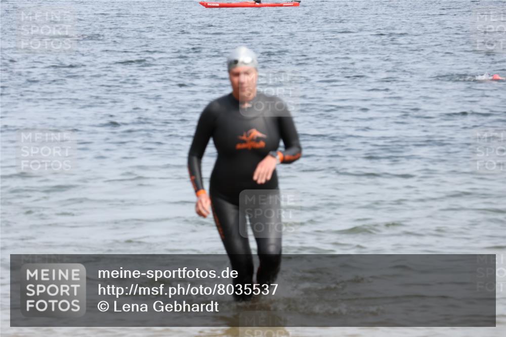 21.06.2025 - 27. Vierlanden-Triathlon Lena Gebhardt http://msf.ph/oto/8035537 15.06.2025 11:23:20 Schwimmen 950, 980 meine-sportfotos.de