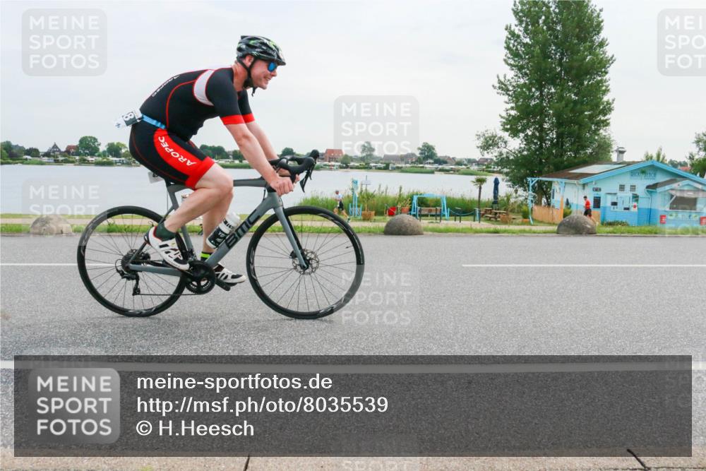 15.06.2025 - 27. Vierlanden-Triathlon H.Heesch http://msf.ph/oto/8035539 15.06.2025 10:45:12 Radfahren 400, 456, 458 meine-sportfotos.de