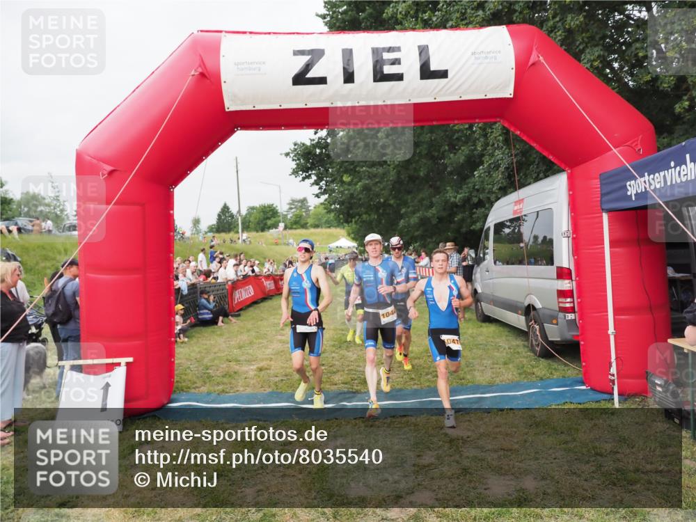 21.06.2025 - 27. Vierlanden-Triathlon MichiJ http://msf.ph/oto/8035540 15.06.2026 13:00:32 Ziel 94, 1044, 1046, 1047, 1048 meine-sportfotos.de