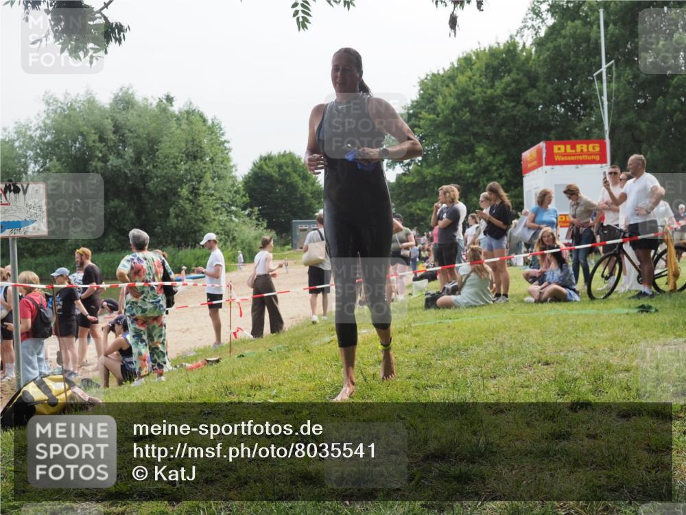 21.06.2025 - 27. Vierlanden-Triathlon KatJ http://msf.ph/oto/8035541 15.06.2025 11:20:17 Schwimmen 880, 930, 940, 976 meine-sportfotos.de