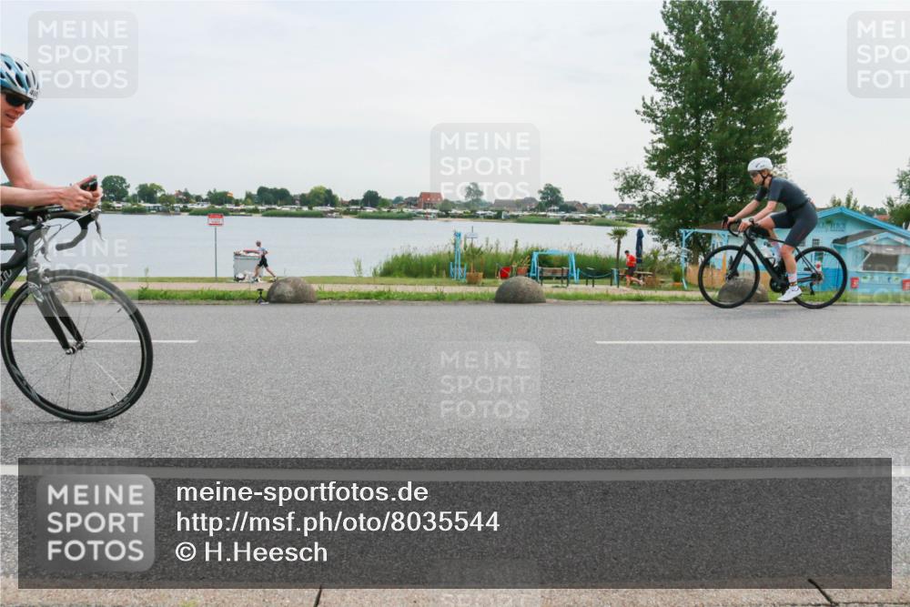 15.06.2025 - 27. Vierlanden-Triathlon H.Heesch http://msf.ph/oto/8035544 15.06.2025 10:45:14 Radfahren 97, 218, 400, 456, 458 meine-sportfotos.de