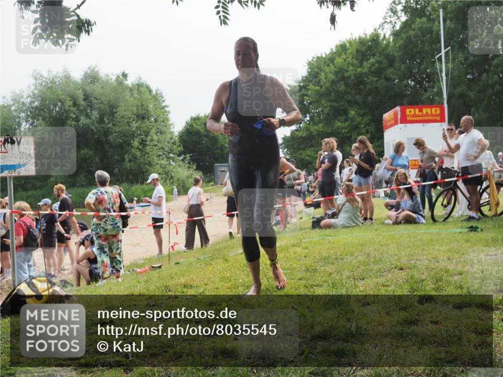 21.06.2025 - 27. Vierlanden-Triathlon KatJ http://msf.ph/oto/8035545 15.06.2025 11:20:18 Schwimmen 880, 926, 930, 940, 976 meine-sportfotos.de