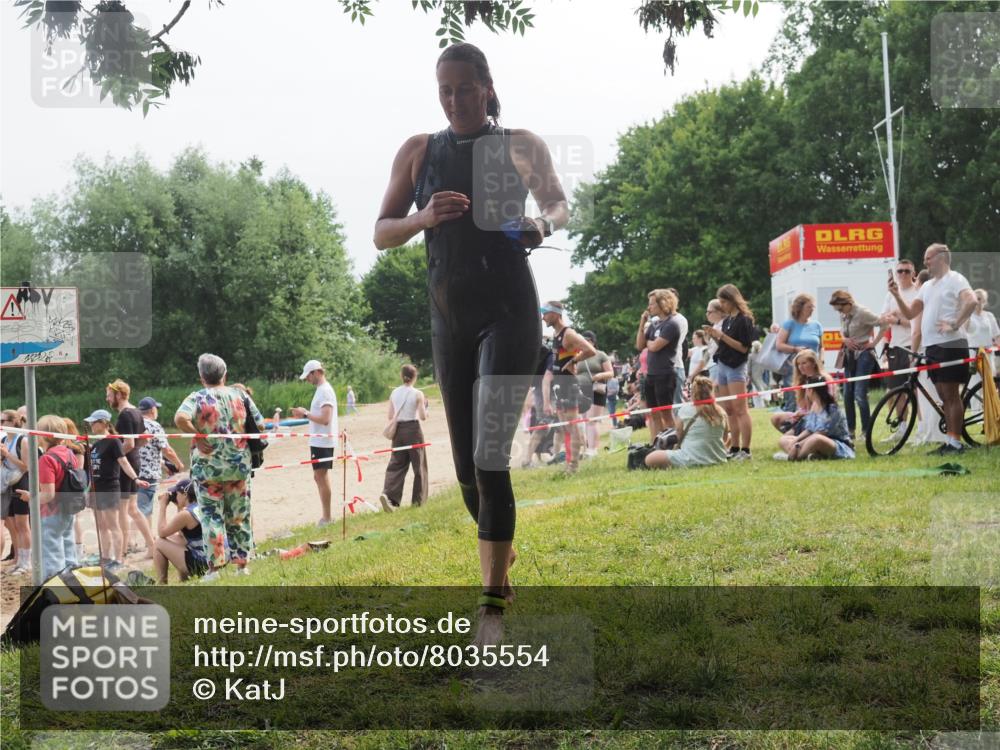 21.06.2025 - 27. Vierlanden-Triathlon KatJ http://msf.ph/oto/8035554 15.06.2025 11:20:18 Schwimmen 880, 926, 930, 940, 976 meine-sportfotos.de