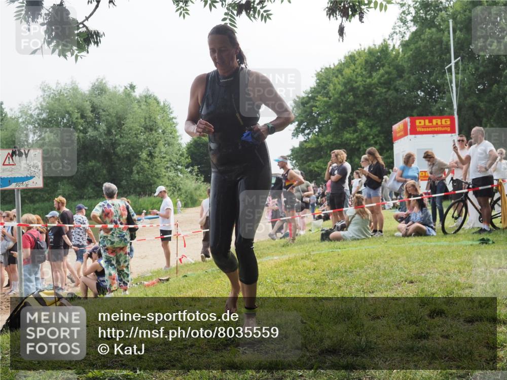 21.06.2025 - 27. Vierlanden-Triathlon KatJ http://msf.ph/oto/8035559 15.06.2025 11:20:18 Schwimmen 880, 926, 930, 940, 976 meine-sportfotos.de