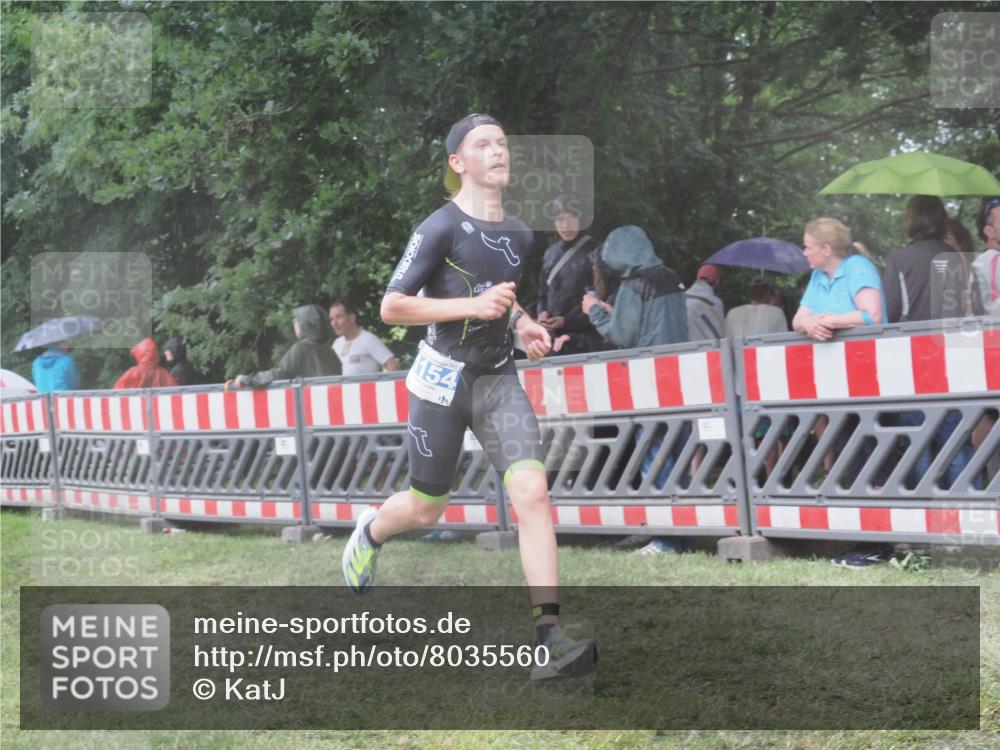 21.06.2025 - 27. Vierlanden-Triathlon KatJ http://msf.ph/oto/8035560 15.06.2025 13:51:57 Ziel 729, 1154 meine-sportfotos.de