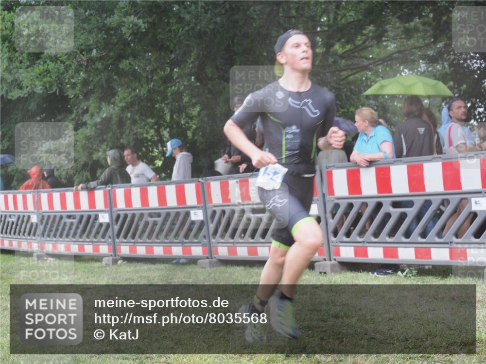 21.06.2025 - 27. Vierlanden-Triathlon KatJ http://msf.ph/oto/8035568 15.06.2025 13:51:58 Ziel 729, 1154 meine-sportfotos.de