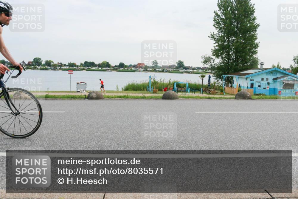 15.06.2025 - 27. Vierlanden-Triathlon H.Heesch http://msf.ph/oto/8035571 15.06.2025 10:45:19 Radfahren 10, 97, 148, 218 meine-sportfotos.de