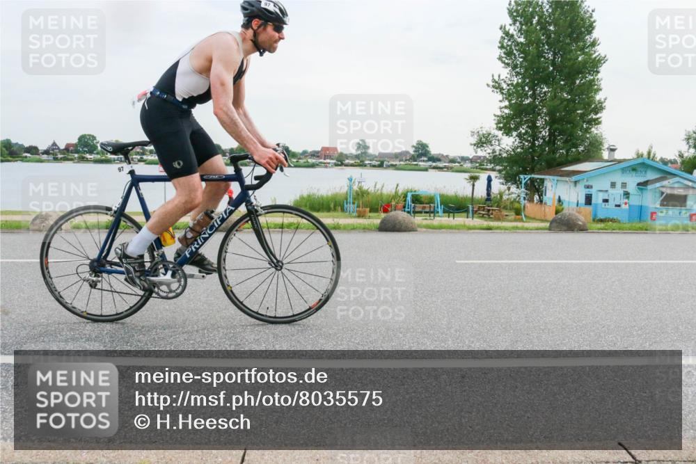 15.06.2025 - 27. Vierlanden-Triathlon H.Heesch http://msf.ph/oto/8035575 15.06.2025 10:45:19 Radfahren 10, 97, 148, 218 meine-sportfotos.de