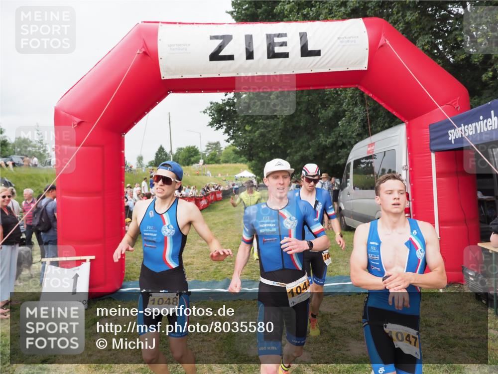21.06.2025 - 27. Vierlanden-Triathlon MichiJ http://msf.ph/oto/8035580 15.06.2026 13:00:33 Ziel 94, 1044, 1046, 1047, 1048 meine-sportfotos.de
