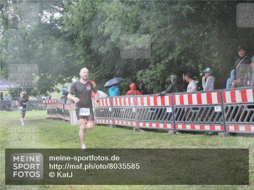 21.06.2025 - 27. Vierlanden-Triathlon KatJ http://msf.ph/oto/8035585 15.06.2025 13:52:12 Ziel 23, 1112, 1117, 1163 meine-sportfotos.de