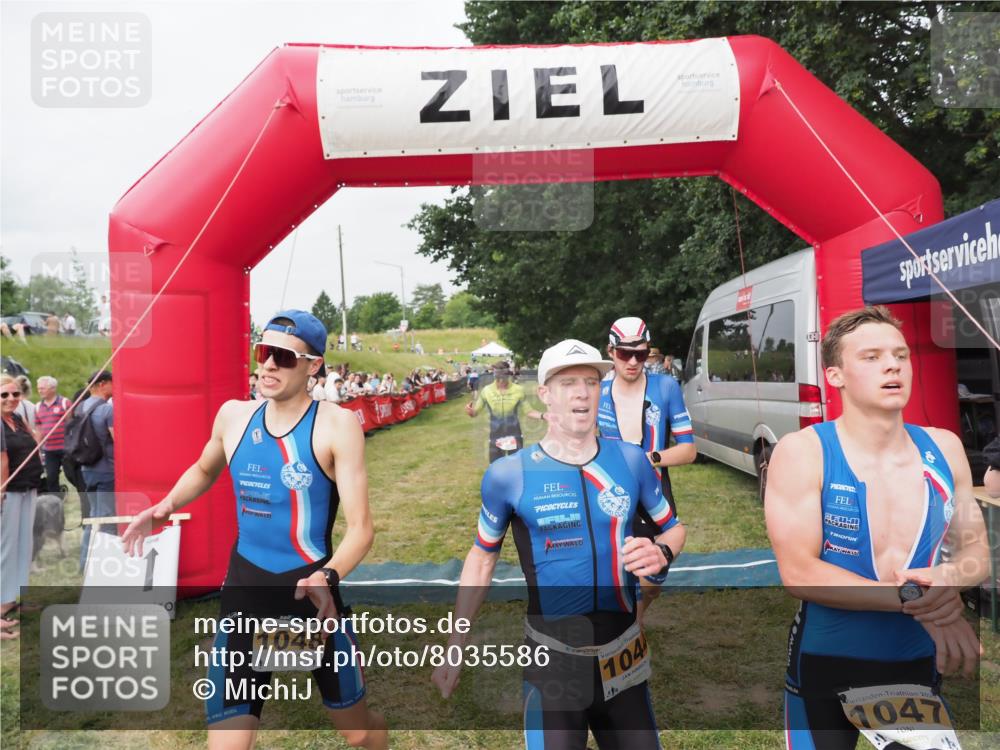 21.06.2025 - 27. Vierlanden-Triathlon MichiJ http://msf.ph/oto/8035586 15.06.2026 13:00:33 Ziel 94, 1044, 1046, 1047, 1048 meine-sportfotos.de