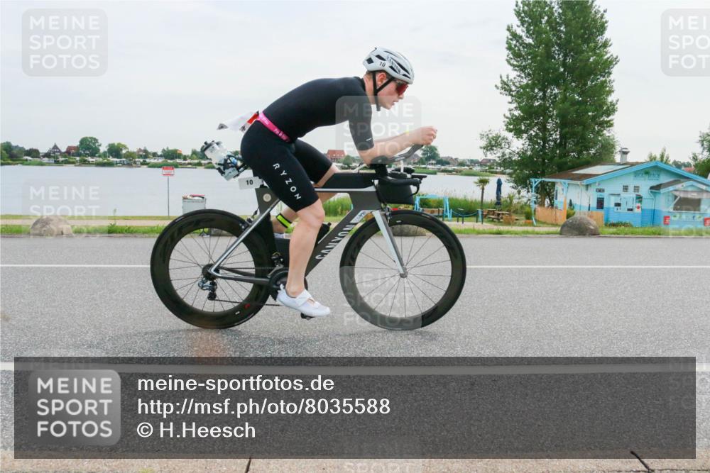 15.06.2025 - 27. Vierlanden-Triathlon H.Heesch http://msf.ph/oto/8035588 15.06.2025 10:45:23 Radfahren 10, 148, 349, 395, 413 meine-sportfotos.de