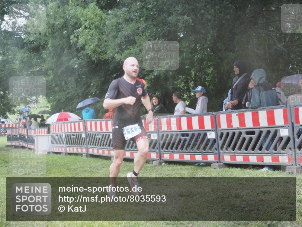 21.06.2025 - 27. Vierlanden-Triathlon KatJ http://msf.ph/oto/8035593 15.06.2025 13:52:13 Ziel 23, 1112, 1117, 1163 meine-sportfotos.de