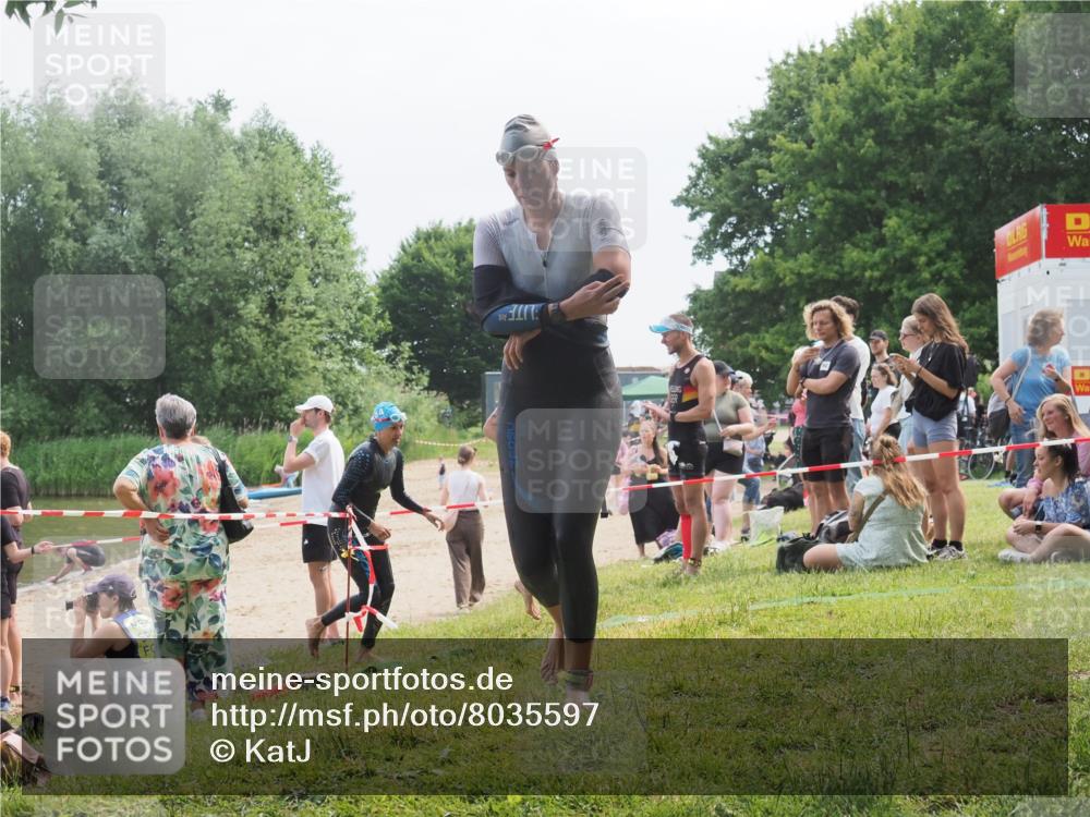 21.06.2025 - 27. Vierlanden-Triathlon KatJ http://msf.ph/oto/8035597 15.06.2025 11:20:25 Schwimmen 838, 880, 890, 926 meine-sportfotos.de