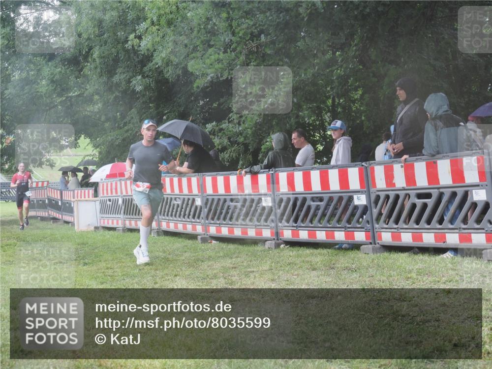 21.06.2025 - 27. Vierlanden-Triathlon KatJ http://msf.ph/oto/8035599 15.06.2025 13:52:16 Ziel 23, 1117, 1163 meine-sportfotos.de