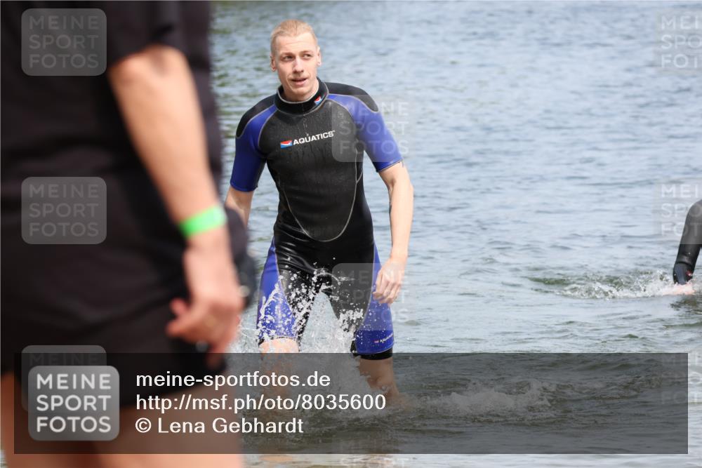 21.06.2025 - 27. Vierlanden-Triathlon Lena Gebhardt http://msf.ph/oto/8035600 15.06.2025 11:23:42 Schwimmen 956 meine-sportfotos.de