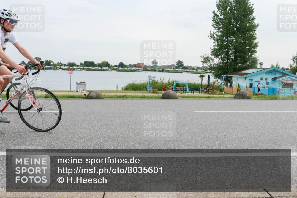 15.06.2025 - 27. Vierlanden-Triathlon H.Heesch http://msf.ph/oto/8035601 15.06.2025 10:45:27 Radfahren 10, 183, 252, 321, 349, 395, 413, 442 meine-sportfotos.de