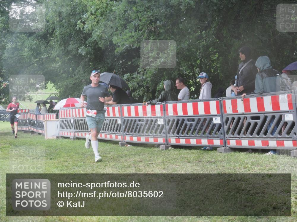 21.06.2025 - 27. Vierlanden-Triathlon KatJ http://msf.ph/oto/8035602 15.06.2025 13:52:16 Ziel 23, 1117, 1163 meine-sportfotos.de