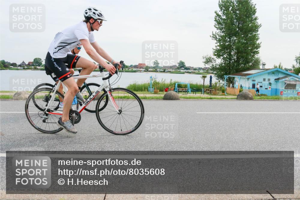 15.06.2025 - 27. Vierlanden-Triathlon H.Heesch http://msf.ph/oto/8035608 15.06.2025 10:45:27 Radfahren 10, 183, 252, 321, 349, 395, 413, 442 meine-sportfotos.de