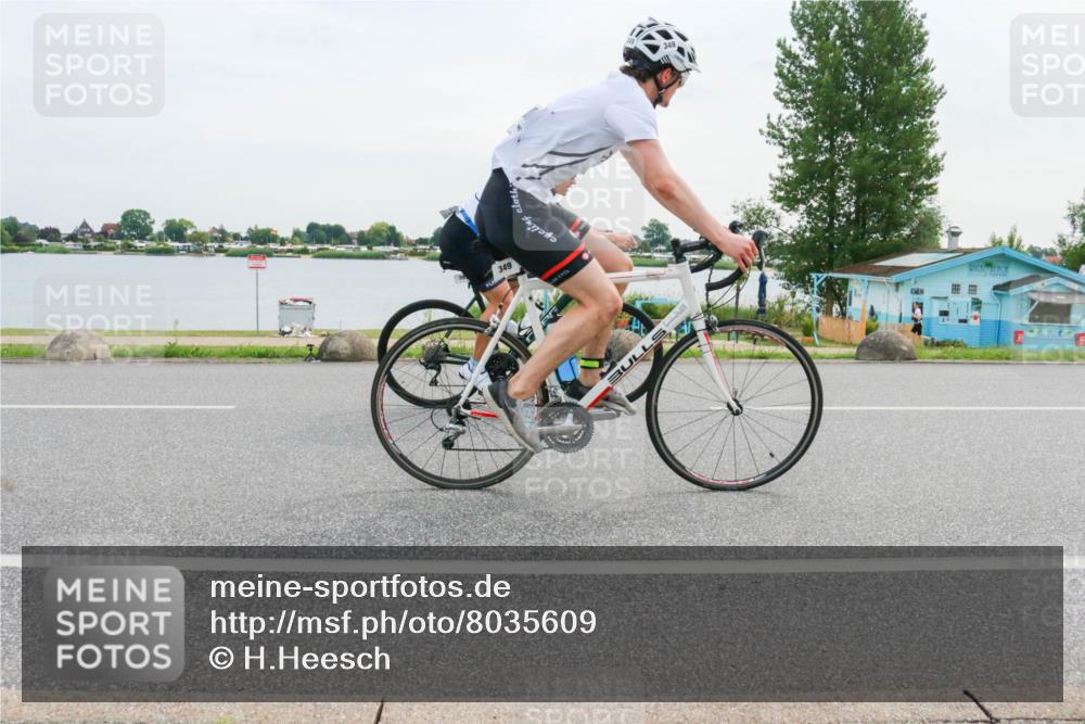 15.06.2025 - 27. Vierlanden-Triathlon H.Heesch http://msf.ph/oto/8035609 15.06.2025 10:45:27 Radfahren 10, 183, 252, 321, 349, 395, 413, 442 meine-sportfotos.de