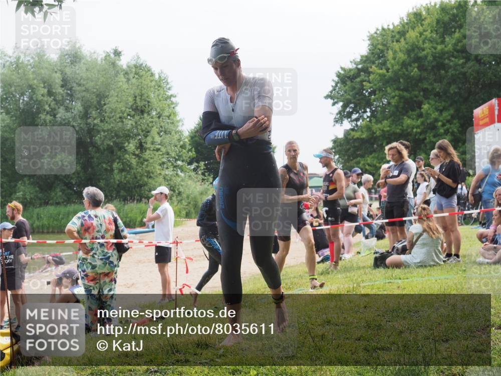 21.06.2025 - 27. Vierlanden-Triathlon KatJ http://msf.ph/oto/8035611 15.06.2025 11:20:25 Schwimmen 838, 880, 890, 926 meine-sportfotos.de