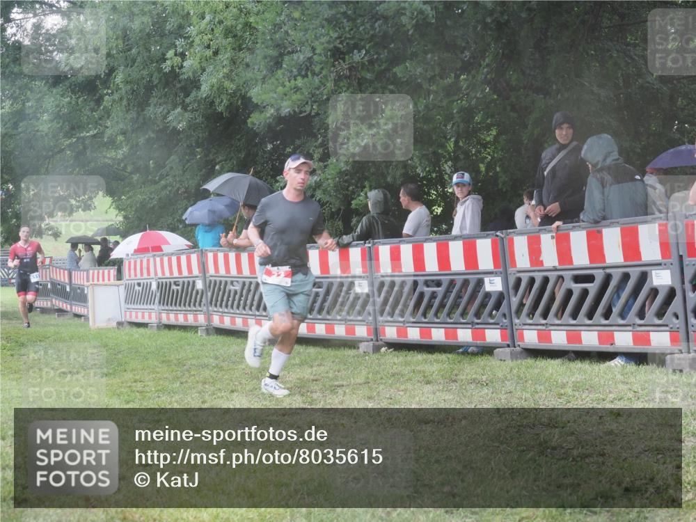 21.06.2025 - 27. Vierlanden-Triathlon KatJ http://msf.ph/oto/8035615 15.06.2025 13:52:17 Ziel 23, 776, 1117, 1163 meine-sportfotos.de