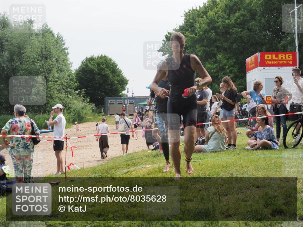 21.06.2025 - 27. Vierlanden-Triathlon KatJ http://msf.ph/oto/8035628 15.06.2025 11:20:27 Schwimmen 838, 880, 890, 926 meine-sportfotos.de