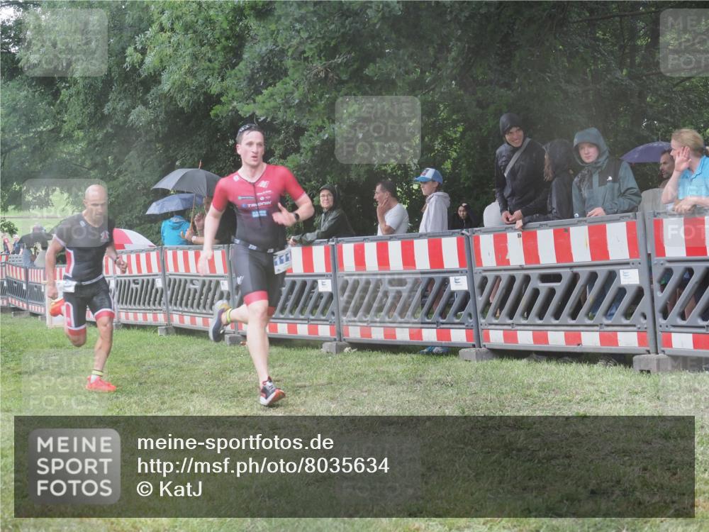 21.06.2025 - 27. Vierlanden-Triathlon KatJ http://msf.ph/oto/8035634 15.06.2025 13:52:20 Ziel 776, 1117, 1163 meine-sportfotos.de