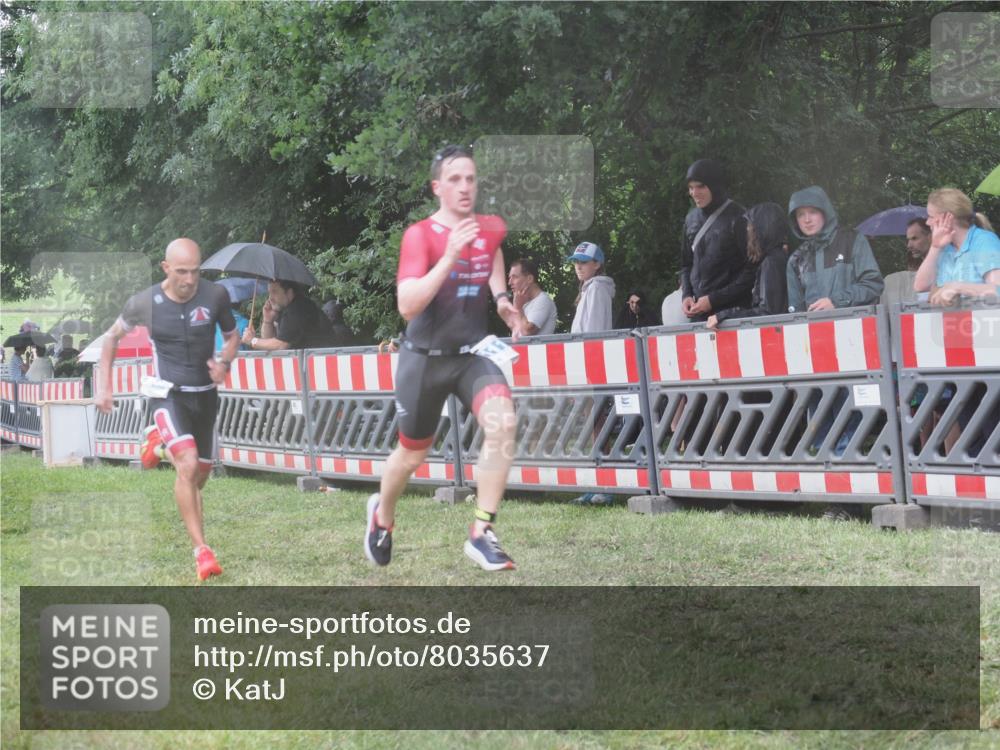21.06.2025 - 27. Vierlanden-Triathlon KatJ http://msf.ph/oto/8035637 15.06.2025 13:52:20 Ziel 776, 1117, 1163 meine-sportfotos.de