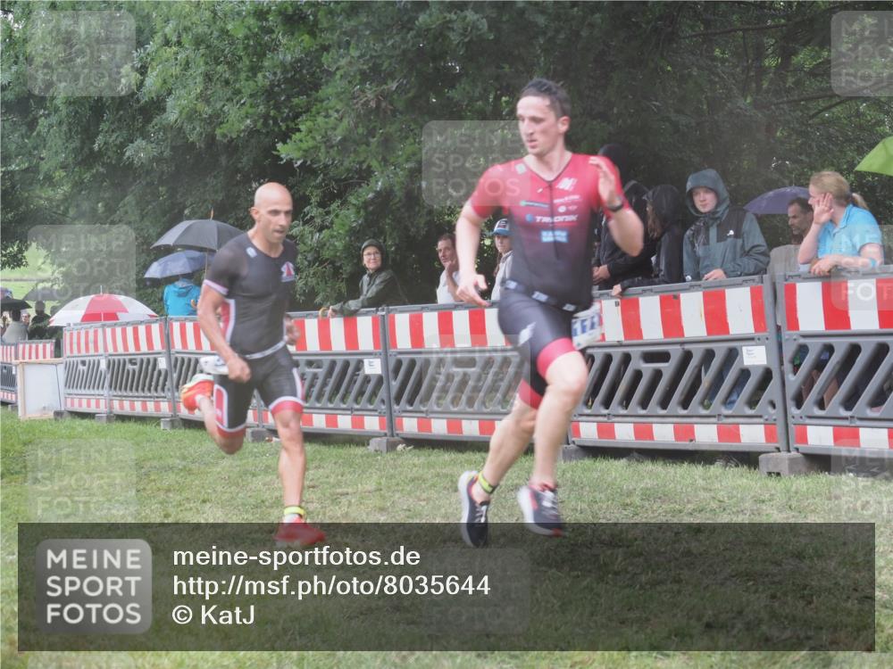 21.06.2025 - 27. Vierlanden-Triathlon KatJ http://msf.ph/oto/8035644 15.06.2025 13:52:20 Ziel 776, 1117, 1163 meine-sportfotos.de