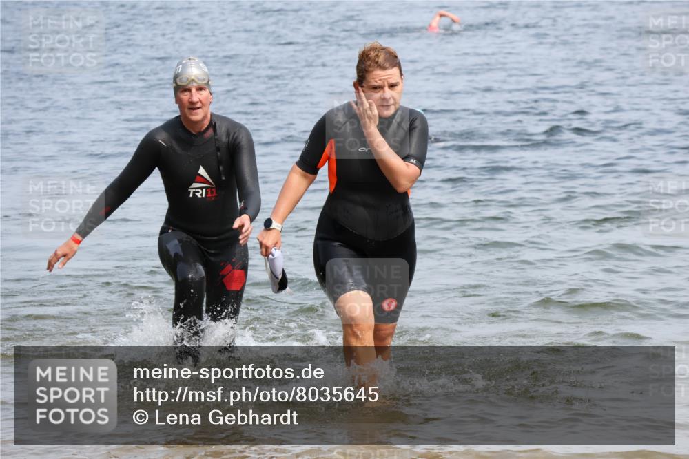 21.06.2025 - 27. Vierlanden-Triathlon Lena Gebhardt http://msf.ph/oto/8035645 15.06.2025 11:23:49 Schwimmen 903, 955, 956 meine-sportfotos.de