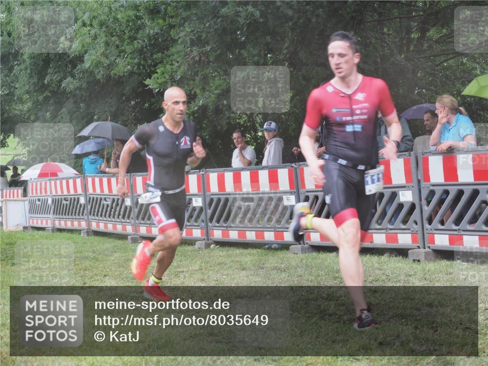 21.06.2025 - 27. Vierlanden-Triathlon KatJ http://msf.ph/oto/8035649 15.06.2025 13:52:20 Ziel 776, 1117, 1163 meine-sportfotos.de