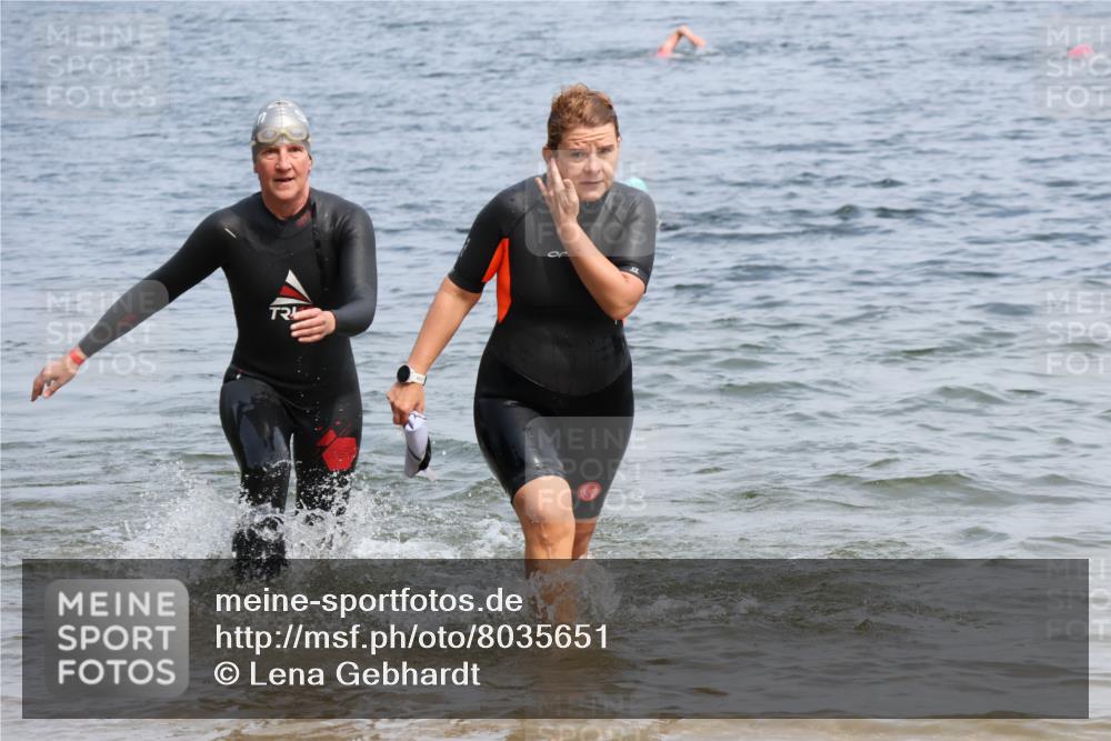 21.06.2025 - 27. Vierlanden-Triathlon Lena Gebhardt http://msf.ph/oto/8035651 15.06.2025 11:23:49 Schwimmen 903, 955, 956 meine-sportfotos.de