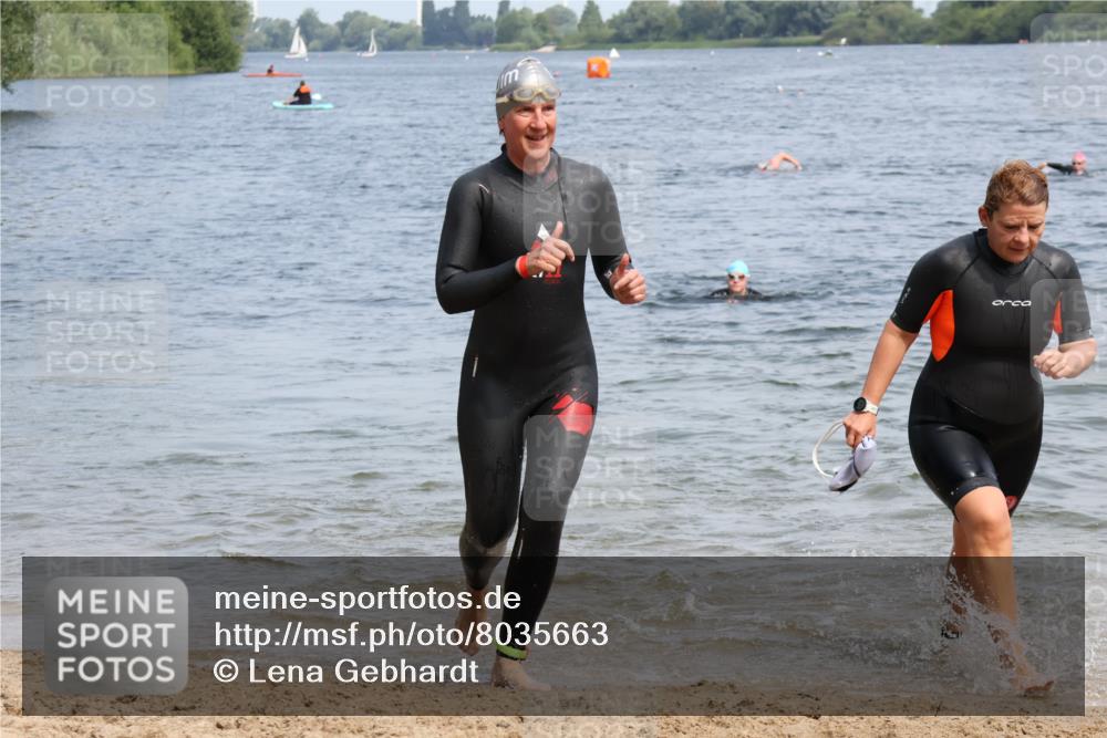 21.06.2025 - 27. Vierlanden-Triathlon Lena Gebhardt http://msf.ph/oto/8035663 15.06.2025 11:23:51 Schwimmen 903, 955, 956 meine-sportfotos.de