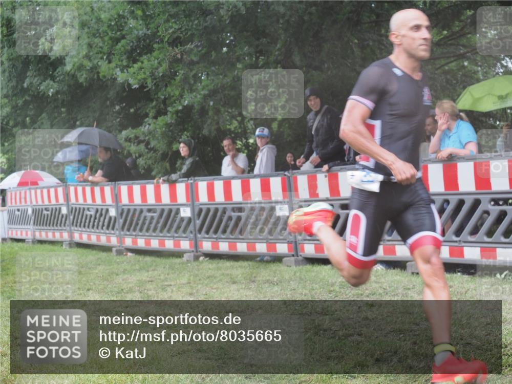 21.06.2025 - 27. Vierlanden-Triathlon KatJ http://msf.ph/oto/8035665 15.06.2025 13:52:21 Ziel 776, 1163 meine-sportfotos.de
