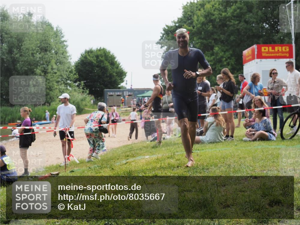 21.06.2025 - 27. Vierlanden-Triathlon KatJ http://msf.ph/oto/8035667 15.06.2025 11:20:33 Schwimmen 838, 890, 926, 969 meine-sportfotos.de