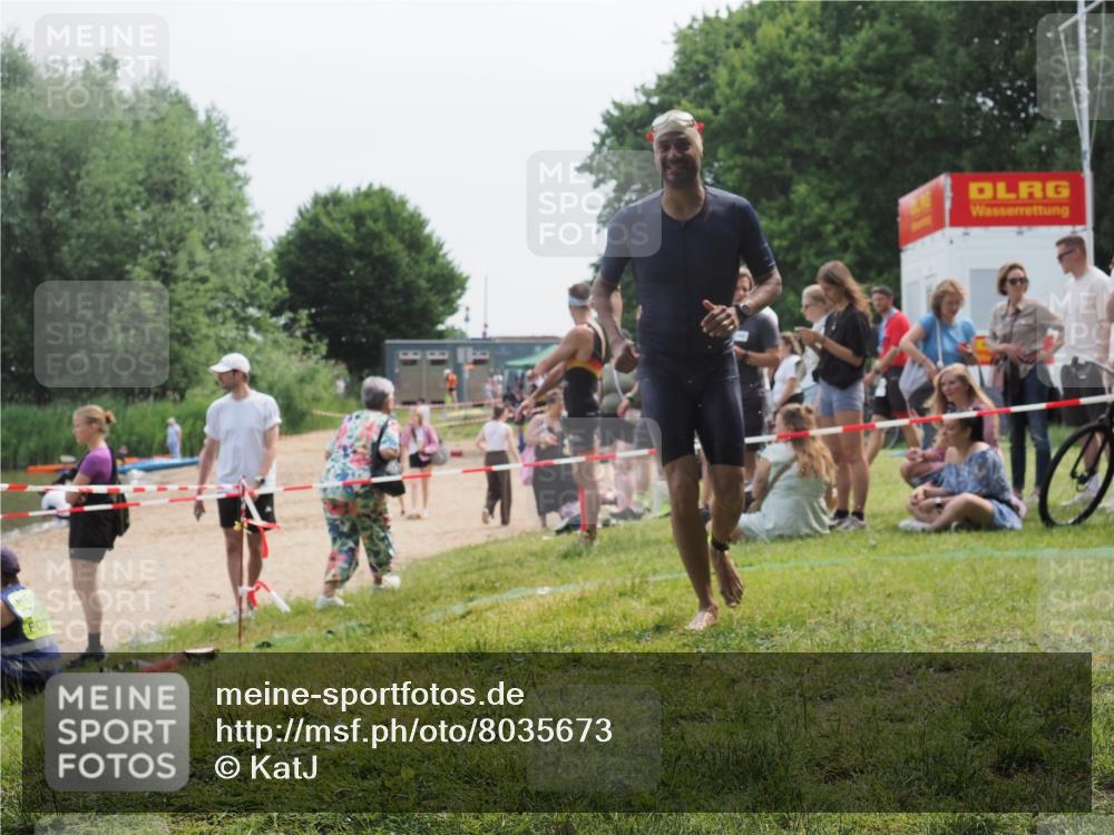 21.06.2025 - 27. Vierlanden-Triathlon KatJ http://msf.ph/oto/8035673 15.06.2025 11:20:33 Schwimmen 838, 890, 926, 969 meine-sportfotos.de