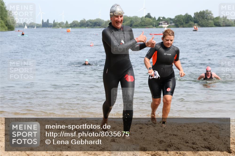21.06.2025 - 27. Vierlanden-Triathlon Lena Gebhardt http://msf.ph/oto/8035675 15.06.2025 11:23:53 Schwimmen 903, 955, 956, 959 meine-sportfotos.de