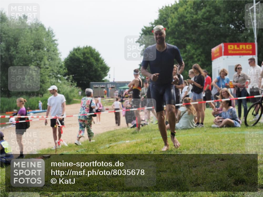 21.06.2025 - 27. Vierlanden-Triathlon KatJ http://msf.ph/oto/8035678 15.06.2025 11:20:33 Schwimmen 838, 890, 926, 969 meine-sportfotos.de