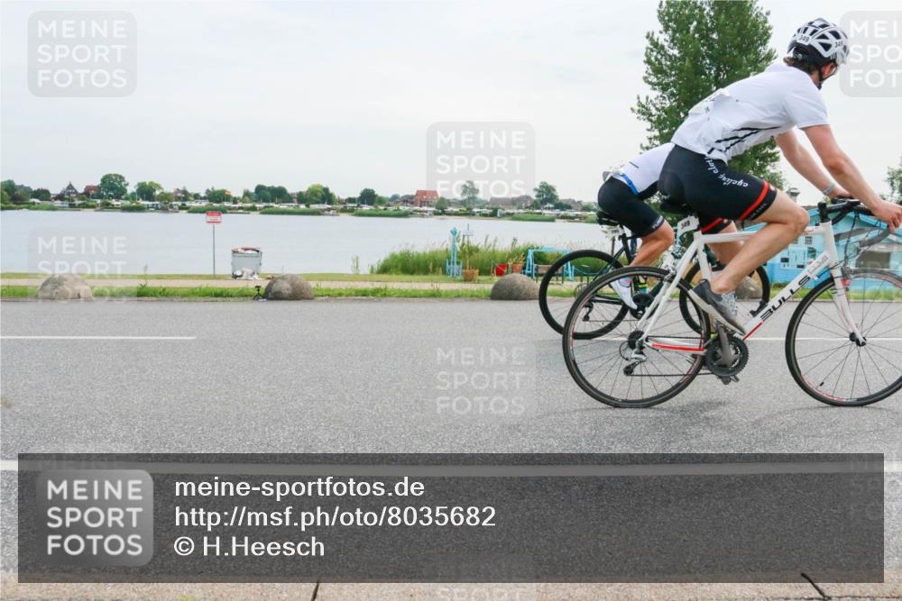 15.06.2025 - 27. Vierlanden-Triathlon H.Heesch http://msf.ph/oto/8035682 15.06.2025 10:45:27 Radfahren 10, 183, 252, 321, 349, 395, 413, 442 meine-sportfotos.de