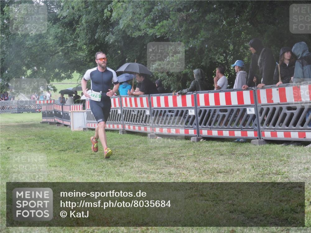 21.06.2025 - 27. Vierlanden-Triathlon KatJ http://msf.ph/oto/8035684 15.06.2025 13:52:26 Ziel 776 meine-sportfotos.de